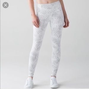 Lululemon Wunder Under palm tree leggings EUC Sz 10